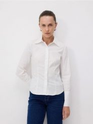 Koszula z bawełną - biały. Białe koszule Reserved, l, bez wzorów, z bawełny, bez kołnierzyka, bez ramiączek. W wyprzedaży za 49.99 zł.