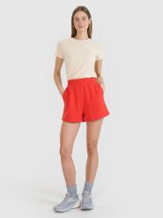4F Spodenki dresowe damskie - czerwone S. Czerwone szorty 4f, bez wzorów, z bawełny, sportowe. W wyprzedaży za 39.99 zł.