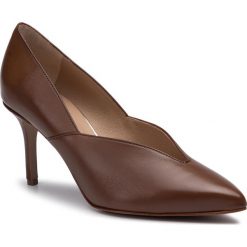 Szpilki EDEO - 3290-1135 Brąz. Brązowe szpilki Edeo, bez wzorów, ze skóry, eleganckie, bez obcasa, na obcasie, bez zapięcia. Za 249.00 zł.