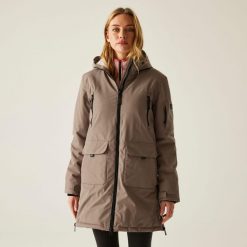 Płaszcz damski zimowy ocieplany przeciwdeszczowy Gwynn. Brązowe płaszcze Regatta, na zimę, bez wzorów, z puchu, bez kaptura. Za 1,049.99 zł.