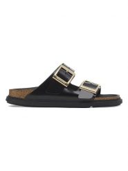 Birkenstock Skórzane klapki "Arizona" w kolorze czarnym rozmiar: 36. Czarne klapki Birkenstock, bez wzorów, z otwartym noskiem, bez obcasa. Za 419.69 zł.