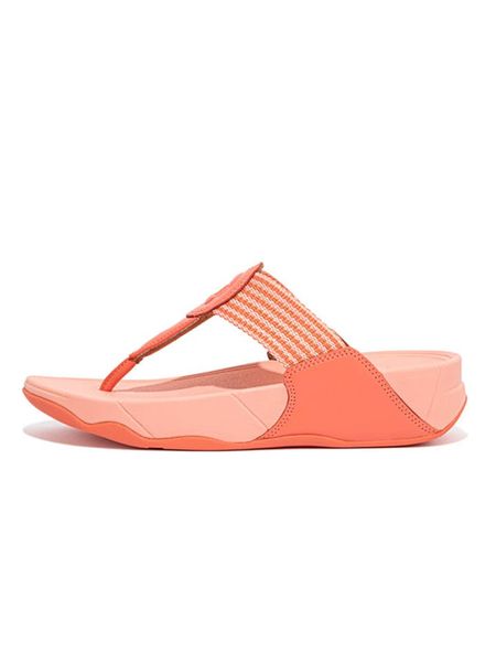 Fitflop Japonki w kolorze brzoskwiniowym rozmiar: 41. Pomarańczowe klapki FitFlop, bez wzorów, z materiału, z otwartym noskiem, bez obcasa. Za 156.24 zł.