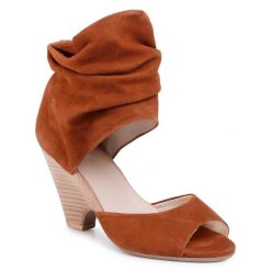 Sandały QUAZI. Brązowe sandały QUAZI, bez wzorów, bez obcasa, na słupku, bez zapięcia. Za 309.99 zł.