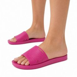 Klapki damskie Ipanama 83583 ANAT CLASSIC SLIDE FEM. Czerwone klapki Ipanema, bez wzorów, z materiału, bez obcasa. Za 55.00 zł.