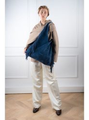 Victor & Hugo Paris Skórzana torebka "Sorrel" w kolorze granatowym - 40 x 35 x 3 cm rozmiar: onesize. Niebieskie torby na ramię Victor & Hugo Paris, z aplikacjami, z materiału, na ramię, bez dodatków. Za 434.99 zł.