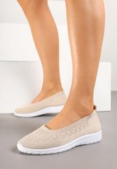 Beżowe Wsuwane Tenisówki z Delikatną Perforacją Firsedi. Brązowe trampki Born2be, bez wzorów, z jeansu, bez zapięcia. Za 44.99 zł.