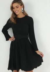 Czarna Sukienka Plisowana z Paskiem Flyne. Czarne sukienki Born2be, bez wzorów, eleganckie, bez kołnierzyka, bez ramiączek, mini. Za 109.99 zł.