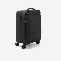 Walizka kabinowa na 4 kółkach 30 litrów. Czarne walizki DECATHLON, bez wzorów. Za 319.99 zł.