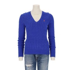 Second life - Damski sweter z dekoltem w serek i warkoczowym - Jak nowy. Niebieskie golfy RALPH LAUREN, bez wzorów, bez ramiączek. Za 255.56 zł.