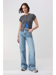 Trendyol Dżinsy - Comfort fit - w kolorze błękitnym rozmiar: 38. Niebieskie jeansy Trendyol, bez wzorów, z podwyższonym stanem. Za 104.99 zł.