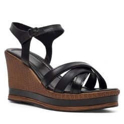 Sandały Lasocki. Czarne sandały Lasocki, bez wzorów, bez obcasa, na koturnie, bez zapięcia. Za 179.99 zł.