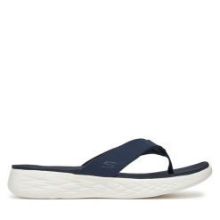 Japonki Skechers. Niebieskie klapki Skechers, bez wzorów, bez obcasa. Za 129.99 zł.