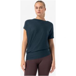 Koszulka z krótkim rękawem damska SUPER.NATURAL Yoga Loose Tee. Czarne bluzki super.natural, bez wzorów, bez ramiączek. Za 299.98 zł.