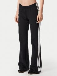 Adidas Spodnie dresowe 3S Flared KQ6424 Czarny Regular Fit. Czarne spodnie dresowe Adidas, s, bez wzorów, z dresówki. Za 329.99 zł.