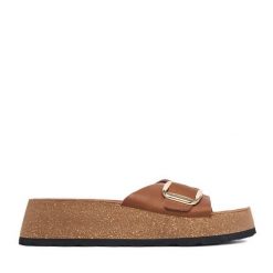 Klapki Lasocki. Brązowe klapki Lasocki, bez wzorów, bez obcasa. Za 169.99 zł.