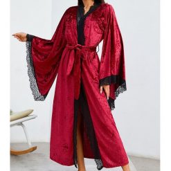 Szlafrok maxi z miękkiego materiału na chłodne wieczory Diamanta. Czarne szlafroki Intica, l, bez wzorów, z materiału, bez ramiączek, bez kaptura. Za 169.00 zł.