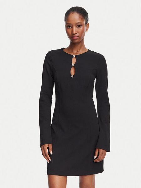 Guess Sukienka codzienna W6YK16 K4369 Czarny A-Line Fit. Czarne sukienki Guess, na co dzień, s, z aplikacjami, z syntetyku, bez kołnierzyka, bez ramiączek, proste. Za 474.99 zł.