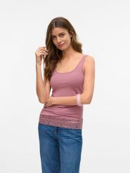 Vero Moda Top w kolorze jagodowym rozmiar: M. Czerwone topy Vero Moda, m, bez wzorów, z koronki, bez kołnierzyka, bez ramiączek. Za 61.60 zł.