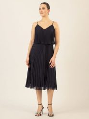 APART Sukienka w kolorze granatowym rozmiar: 46. Niebieskie sukienki Apart, bez wzorów, bez kołnierzyka, bez ramiączek, midi. Za 217.99 zł.