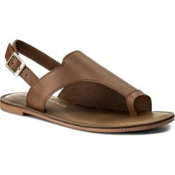 Sandały EMU AUSTRALIA - Mado W11844 Tabacco Brown. Brązowe klapki EMU Australia, bez wzorów, ze skóry, bez obcasa, na obcasie, bez zapięcia. W wyprzedaży za 259.00 zł.