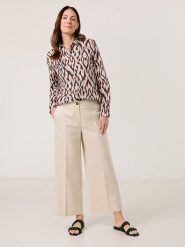 Gerry Weber Spodnie w kolorze beżowym rozmiar: 44. Brązowe spodnie materiałowe Gerry Weber, na co dzień, bez wzorów, z materiału. Za 250.95 zł.