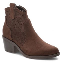 Botki damskie S.Barski o eleganckim fasonie z ażurową cholewką i stabilnym obcasem w stylu kowbojek ciemnobrązowe, HY62-8147 Chocolate. Brązowe botki S.BARSKI, na jesień, z aplikacjami, z jeansu, bez obcasa, na obcasie, bez zapięcia. Za 179.00 zł.