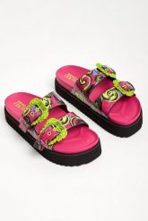 Klapki damskie na platformie VERSACE JEANS COUTURE. Klapki Versace Jeans Couture, bez wzorów, z jeansu, bez obcasa, na platformie. W wyprzedaży za 687.20 zł.