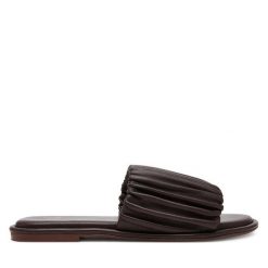 Klapki Bronx. Brązowe klapki Bronx, bez wzorów, bez obcasa. Za 269.99 zł.