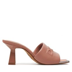 Klapki DKNY. Czerwone klapki DKNY, bez wzorów, bez obcasa. Za 699.99 zł.