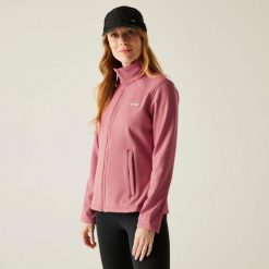 Connie V Damski wodoodporny softshell turystyczny. Czerwone kurtki sportowe Regatta, bez wzorów, z softshellu, bez kaptura, trekkingowe. Za 139.99 zł.