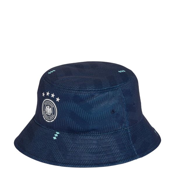 Kapelusz typu bucket Niemcy 26. Białe kapelusze Adidas, bez wzorów, z dzianiny. Za 119.00 zł.
