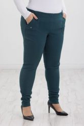 Klasyczne spodnie Nita ze zwężoną nogawką w morskim kolorze PLUS SIZE XXL. Zielone spodnie materiałowe Nasi partnerzy, do pracy, plus size, bez wzorów, z elastanu, plus size, krótkie. Za 159.90 zł.