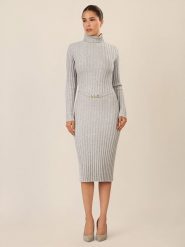 APART Sukienka dzianinowa w kolorze jasnoszarym rozmiar: 40. Szare sukienki Apart, bez wzorów, z dzianiny, bez kołnierzyka, bez ramiączek, midi. Za 235.50 zł.