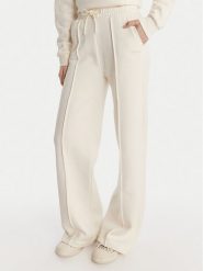 Guess Spodnie dresowe V6RB17 K9V31 Écru Regular Fit. Spodnie dresowe Guess, l, z aplikacjami, z bawełny. Za 349.99 zł.