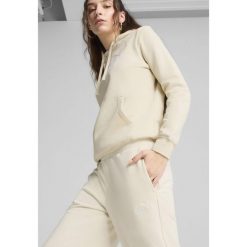 Damskie spodnie z prostymi nogawkami i małym logo No. 1 ESS Comfort PUMA. Białe spodnie sportowe Puma, s, bez wzorów, trekkingowe. W wyprzedaży za 114.00 zł.