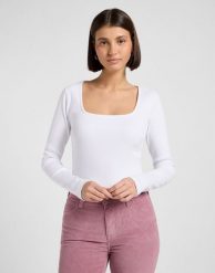 DAMSKA KOSZULKA LEE LS SQUARE NECK BRIGHT WHITE 112370952. Białe bluzki Lee, m, bez wzorów, bez kołnierzyka, bez ramiączek. Za 89.99 zł.