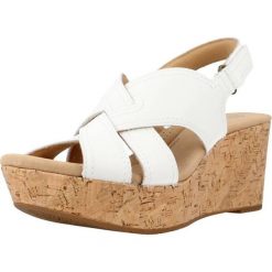 Sandały CLARKS ROSE ERIN Biały. Białe sandały Clarks, bez wzorów, ze skóry, sportowe, bez obcasa, bez zapięcia. Za 252.99 zł.
