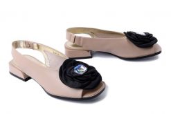 SCAVIOLA S-341 BEIGE, sandały damskie. Brązowe sandały Sca'viola, z aplikacjami, ze skóry, bez obcasa, na obcasie, bez zapięcia. Za 459.90 zł.