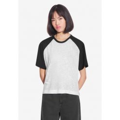 Koszulka sportowa damska Prosto College z krótkim rękawem. Czarne koszulki sportowe Prosto, bez wzorów, bez ramiączek. W wyprzedaży za 117.99 zł.