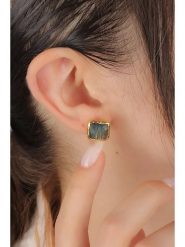 Pierres delicates Pozłacane kolczyki-wkrętki z labradorytami rozmiar: onesize. Żółte kolczyki Pierres delicates, z labradorytem, pozłacane. Za 86.99 zł.