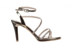 Sandały Bayla-187 587-9078 Gold 22 187052, Złoty, Skóra ekologiczna - 39. Żółte sandały Bayla, bez wzorów, z lakierowanej skóry, bez obcasa, bez zapięcia. W wyprzedaży za 179.10 zł.