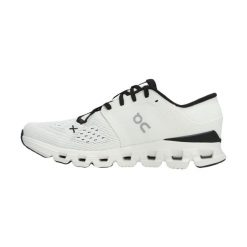Buty do biegania damskie On Running Cloud X 4. Białe obuwie sportowe On Running, z materiału, bez zapięcia, do biegania. Za 921.00 zł.