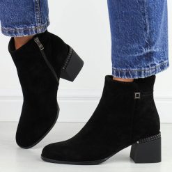 Czarne skórzane botki damskie na obcasie DiA 42-097. Czarne botki DiA, na jesień, bez wzorów, ze skóry, bez obcasa, na obcasie, bez zapięcia. Za 389.00 zł.
