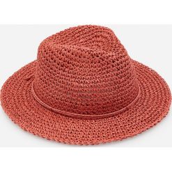 Pleciony kapelusz - Czerwony. Kapelusze marki Reserved. Za 59.99 zł.