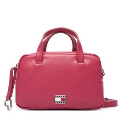 Torebka Tommy Jeans. Czerwone torebki klasyczne Tommy Jeans, bez wzorów, z jeansu, bez dodatków. Za 529.99 zł.