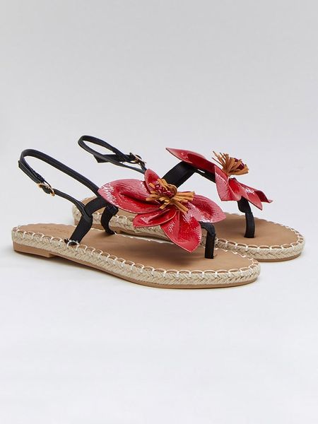 Bellucci Sandały w kolorze czarno-czerwonym rozmiar: 38. Czarne sandały Bellucci, z aplikacjami, klasyczne, z otwartym noskiem, bez obcasa, bez zapięcia. Za 96.83 zł.