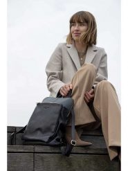 Christian Laurier Skórzany plecak "Milana" w kolorze czarnym - 24 x 27 x 9 cm rozmiar: onesize. Czarne plecaki Christian Laurier, bez wzorów, z materiału. Za 282.99 zł.