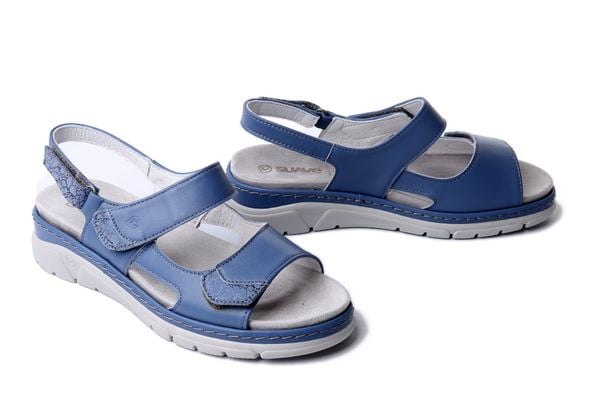 Suave 710134-51 mittelblau, sandały damskie. Niebieskie sandały Suave, bez wzorów, ze skóry, bez obcasa, na koturnie, bez zapięcia. Za 251.18 zł.