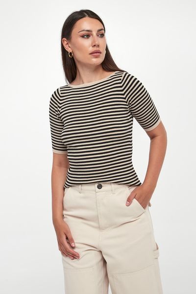 Sweter damski z krótkim rękawem Waser WEEKEND MAX MARA. Swetry Weekend Max Mara, l, bez wzorów, bez ramiączek. Za 819.00 zł.