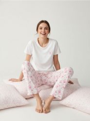 Dwuczęściowa piżama z motywem kokardek i kieliszków - biały. Białe piżamy Sinsay, bez wzorów, bez ramiączek. Za 49.99 zł.